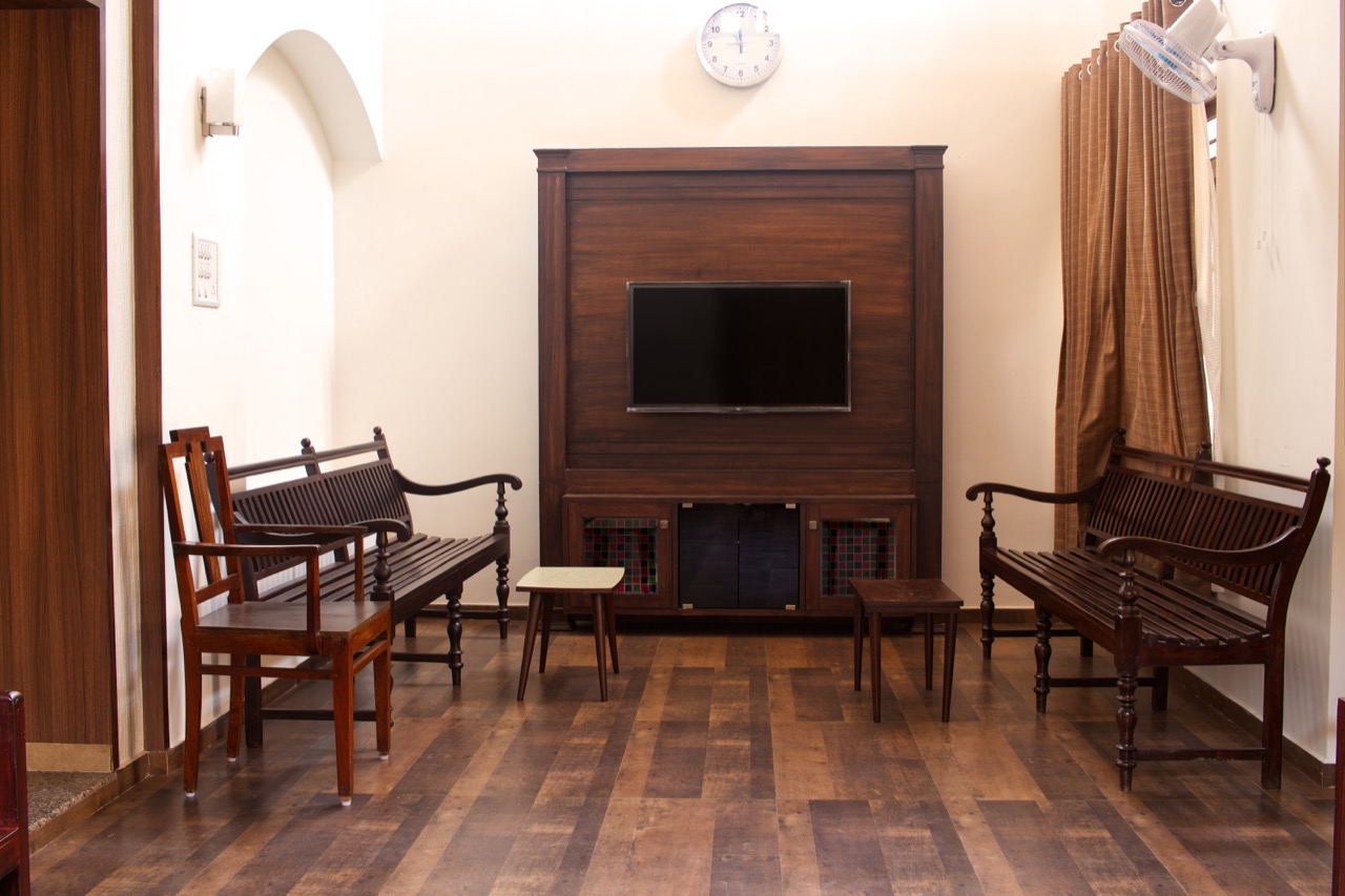 Living Room & Common Areas